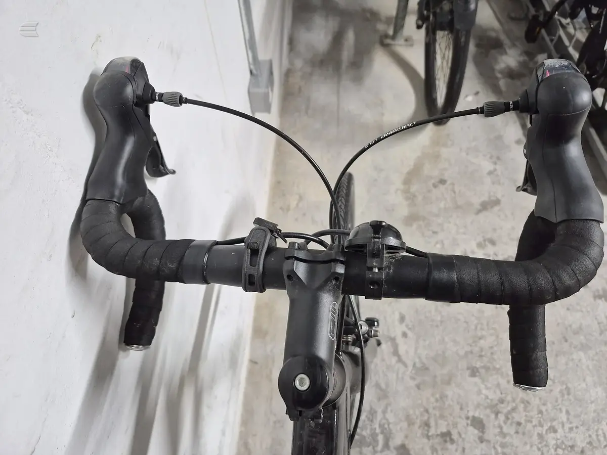 Used 2016 Cannondale Synapse Road Bike, photo 2 of 10