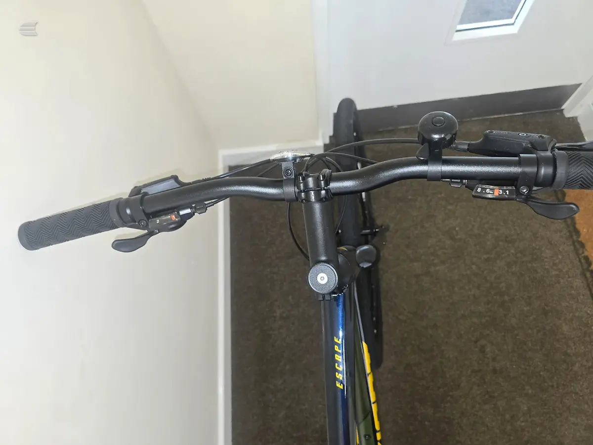 Used 2026 Giant escape disk 3 Hybrid Bike, photo 4 of 7