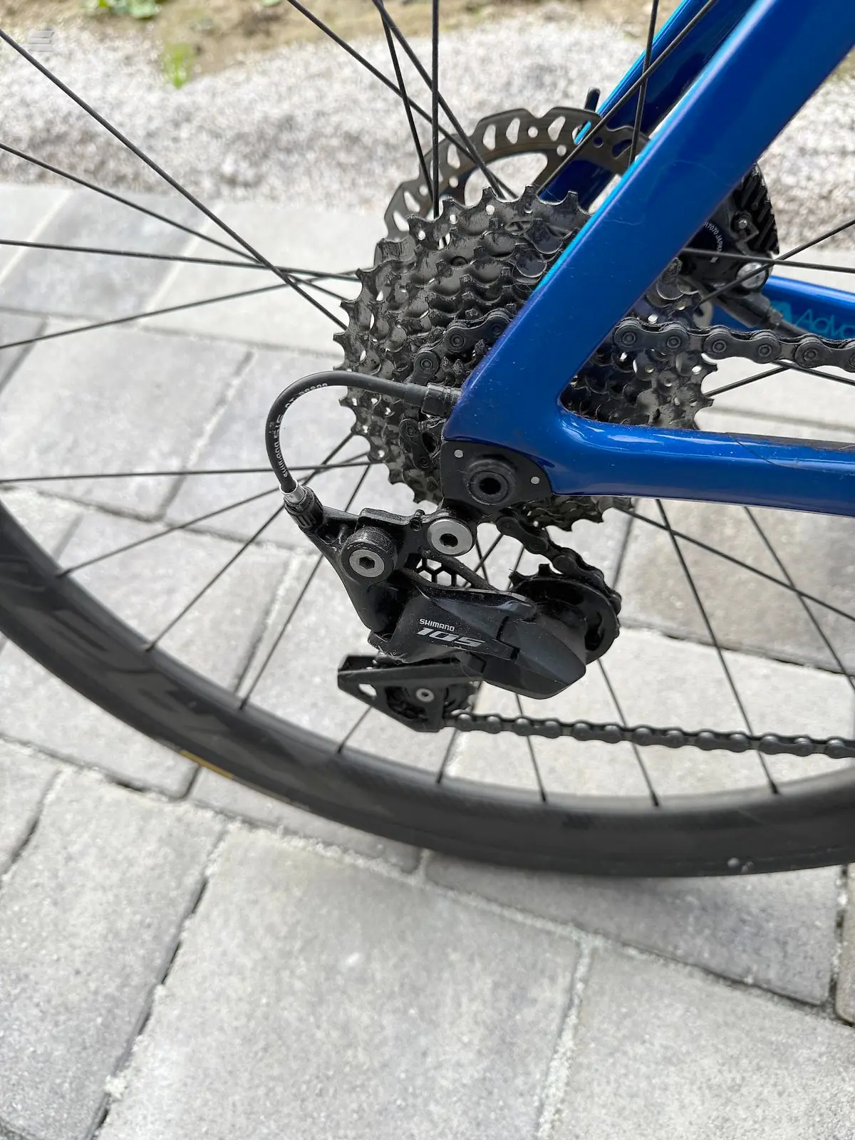 Used 2020 Giant Advanced 2 Disc Carbon Road Bike, photo 2 of 8