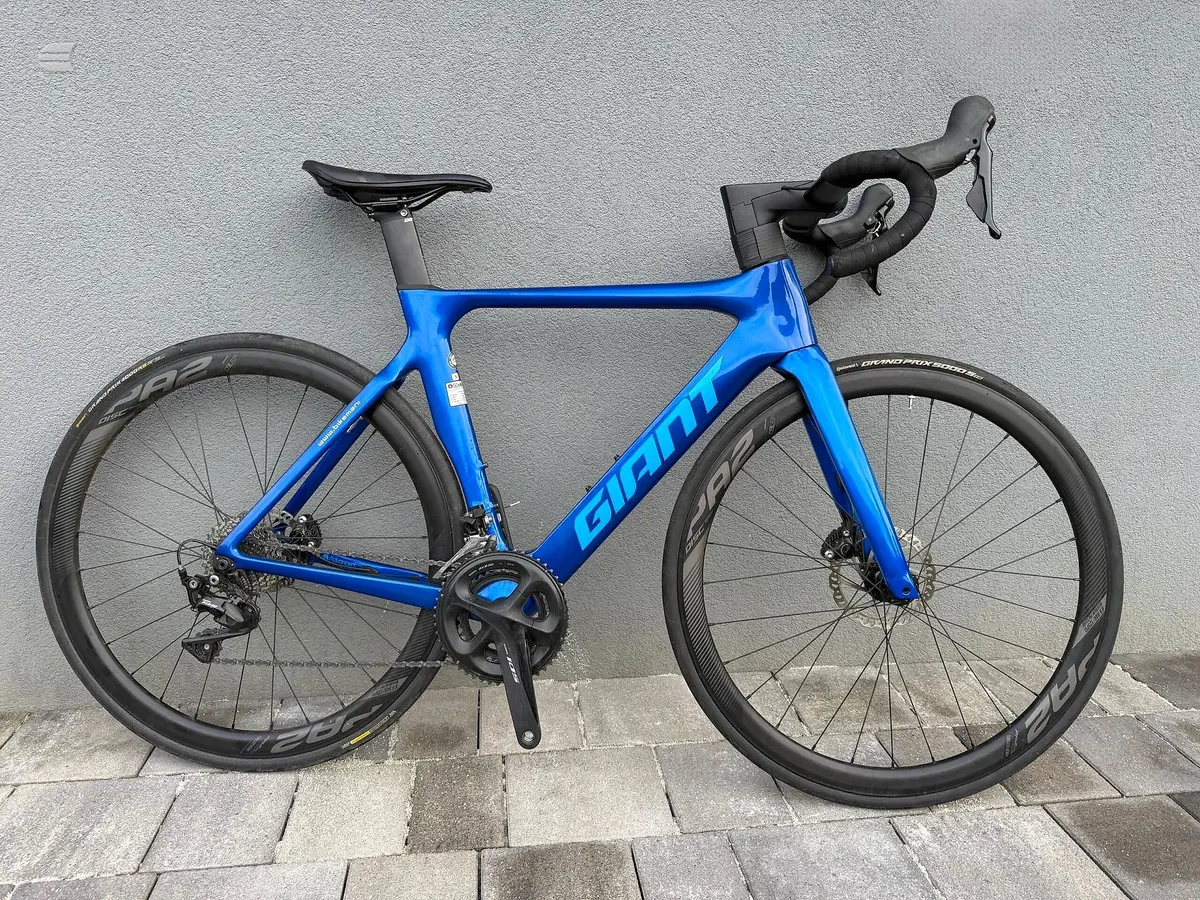 Used 2020 Giant Advanced 2 Disc Carbon Road Bike, photo 4 of 8