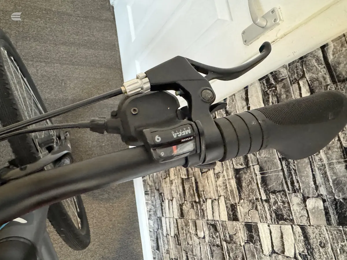 Used 2018 B'Twin Riverside 500 Hybrid Bike, photo 2 of 4