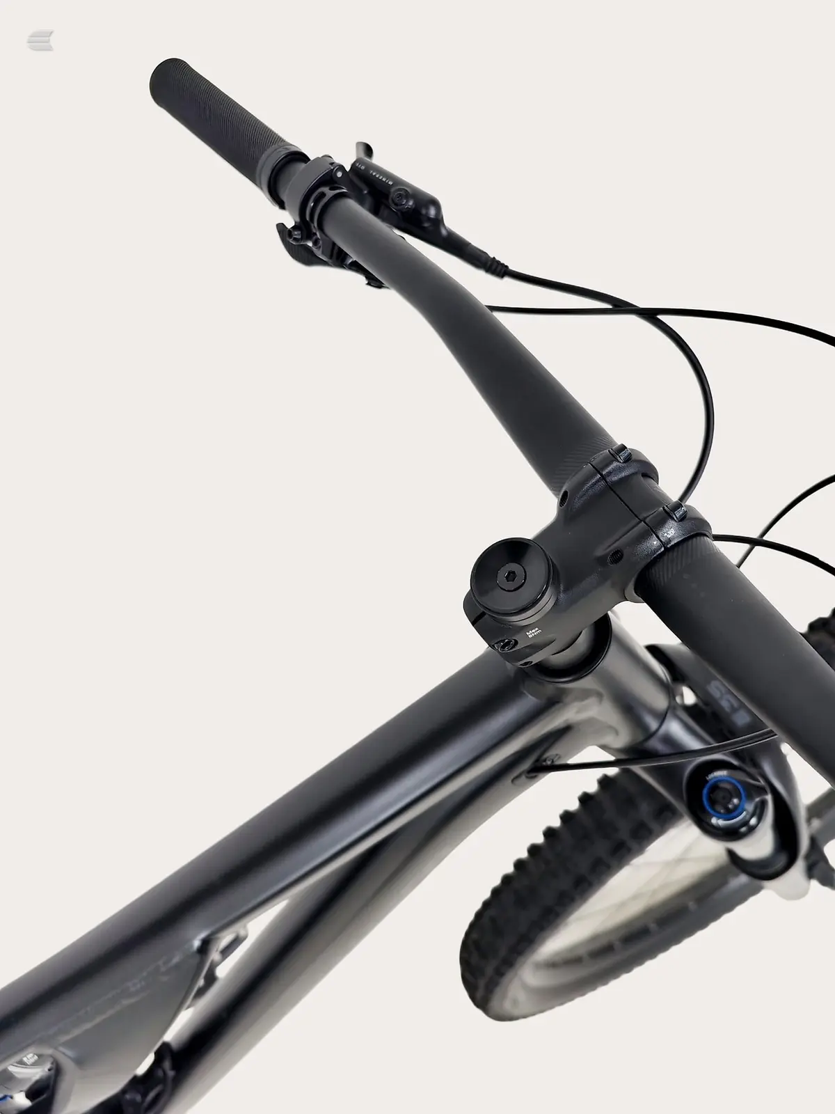 Used 2022 Specialized Stumpjumper Comp Mountain Bike, photo 10 of 14