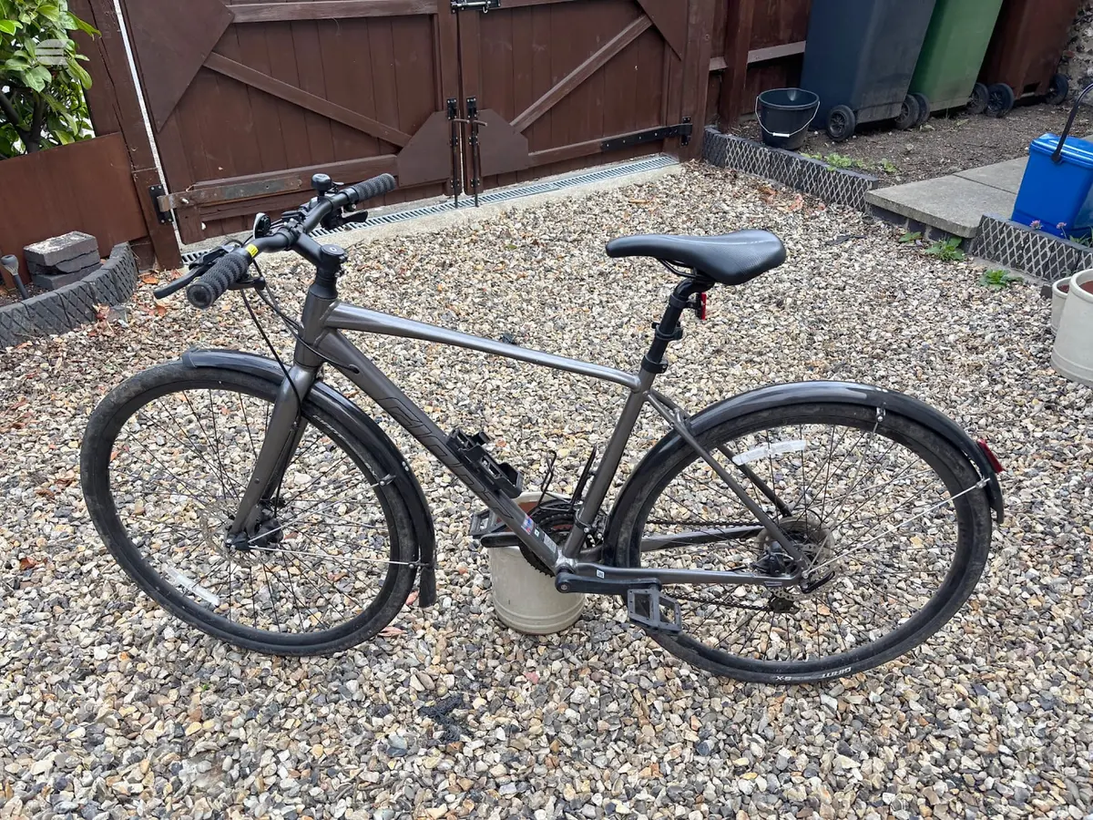 Used 2021 Giant Escape 3 Hybrid Bike