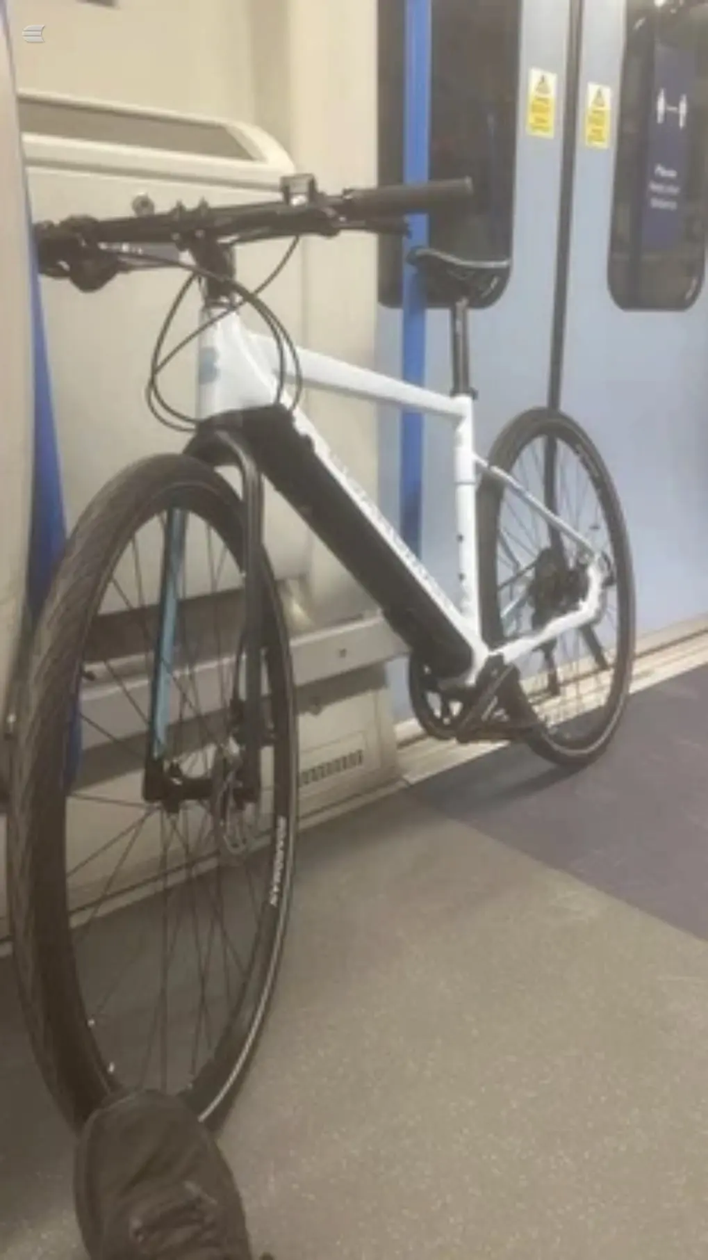 Used 2024 Boardman Hyb 8.9e Hybrid Bike, photo 2 of 6