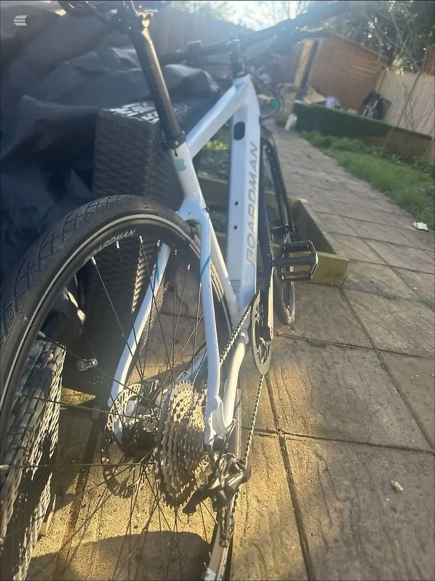 Used 2024 Boardman Hyb 8.9e Hybrid Bike, photo 4 of 6