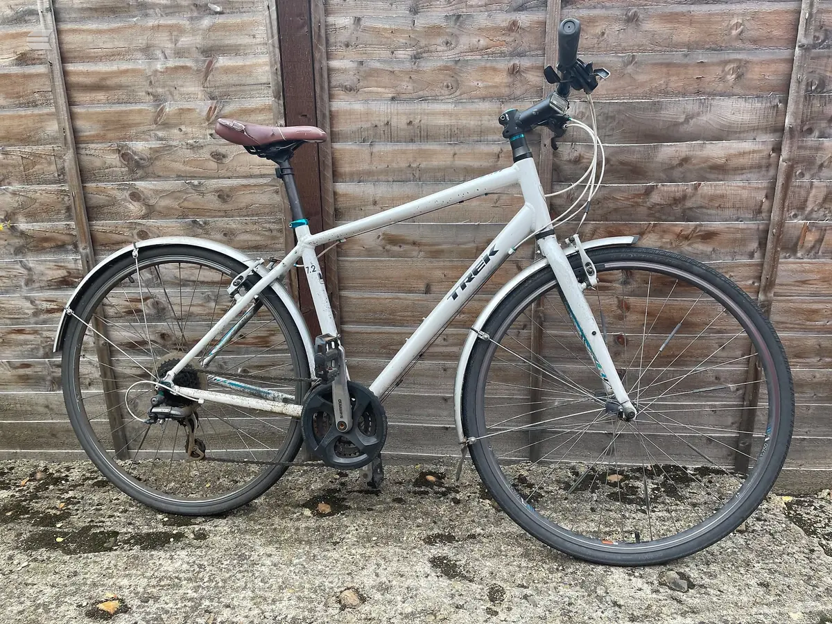 Used 2015 Trek 7.2 FX Hybrid Bike, photo 2 of 16