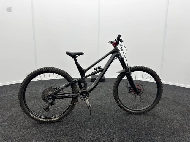 Canyon Torque CF Medium 7.0 2019 MTB – Lyrik Ultimate, Super Deluxe Ultimate, Hope & Halo Upgrades