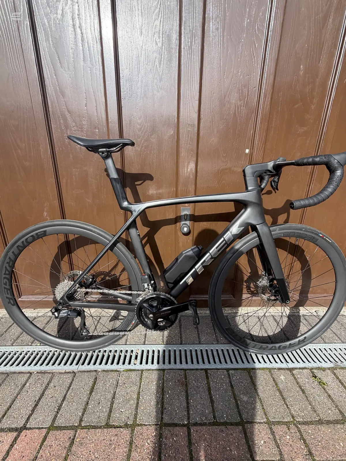 Used 2025 Trek Madone sl6 Road Bike, photo 2 of 11