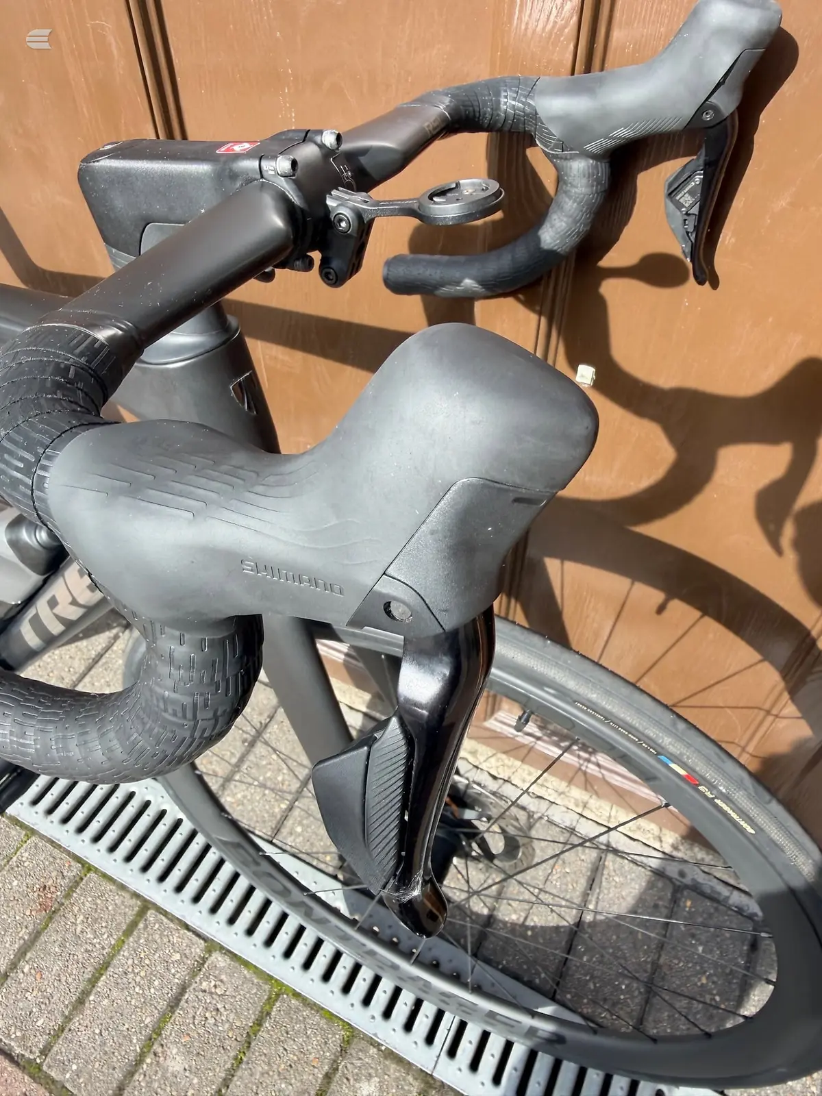 Used 2025 Trek Madone sl6 Road Bike, photo 3 of 11