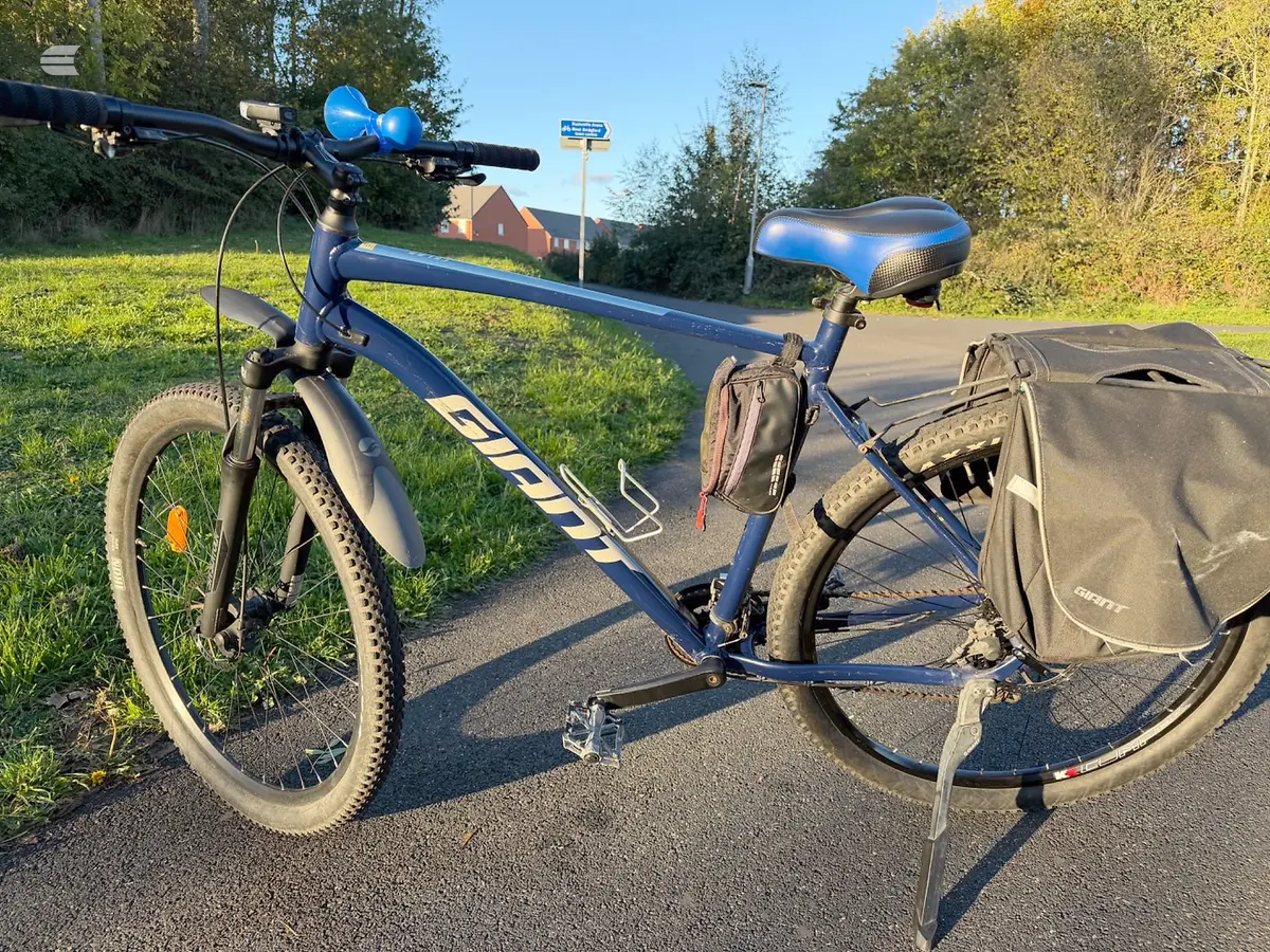 Used 2021 Giant Talon 4 Hybrid Bike, photo 4 of 10