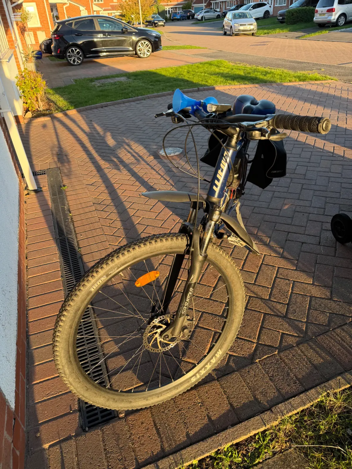 Used 2021 Giant Talon 4 Hybrid Bike, photo 9 of 10