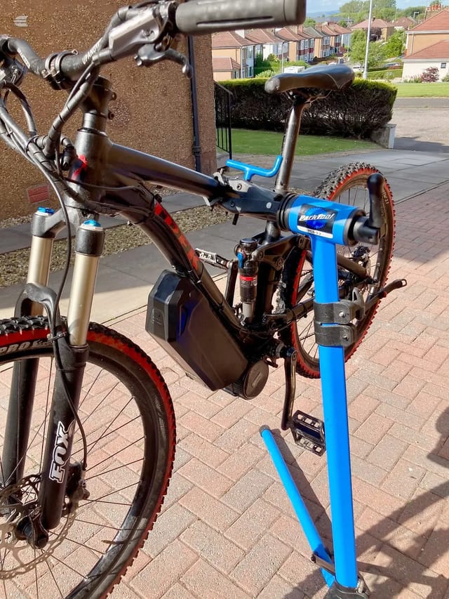 Battery clearance from downtube