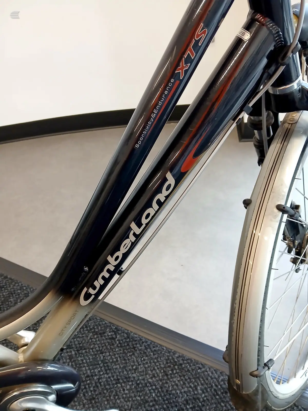 Used Cumberland Sky-Cruiser XTS Hybrid Bike, photo 3 of 6