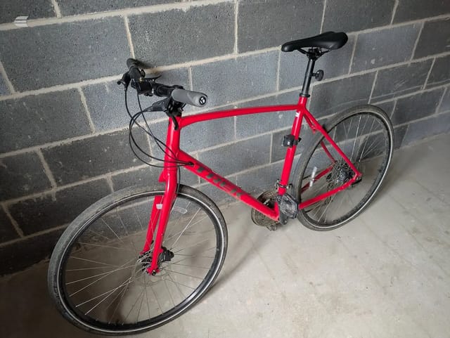 Used 2023 Trek FX2 Disc Hybrid Bike