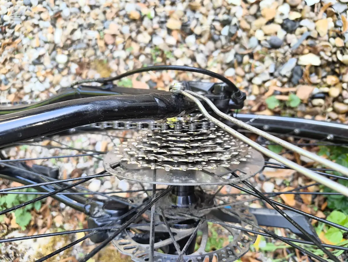 Used 2021 Giant Roam e plus Hybrid Bike, photo 4 of 11