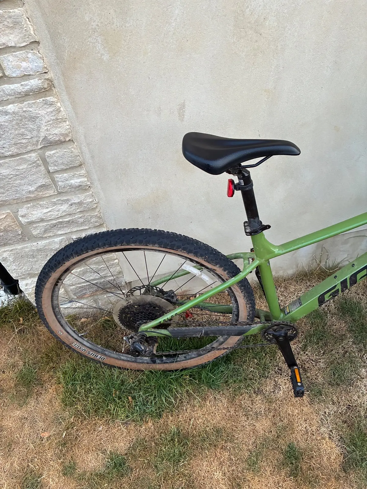 Used 2025 Giant Talon 2 Mountain Bike