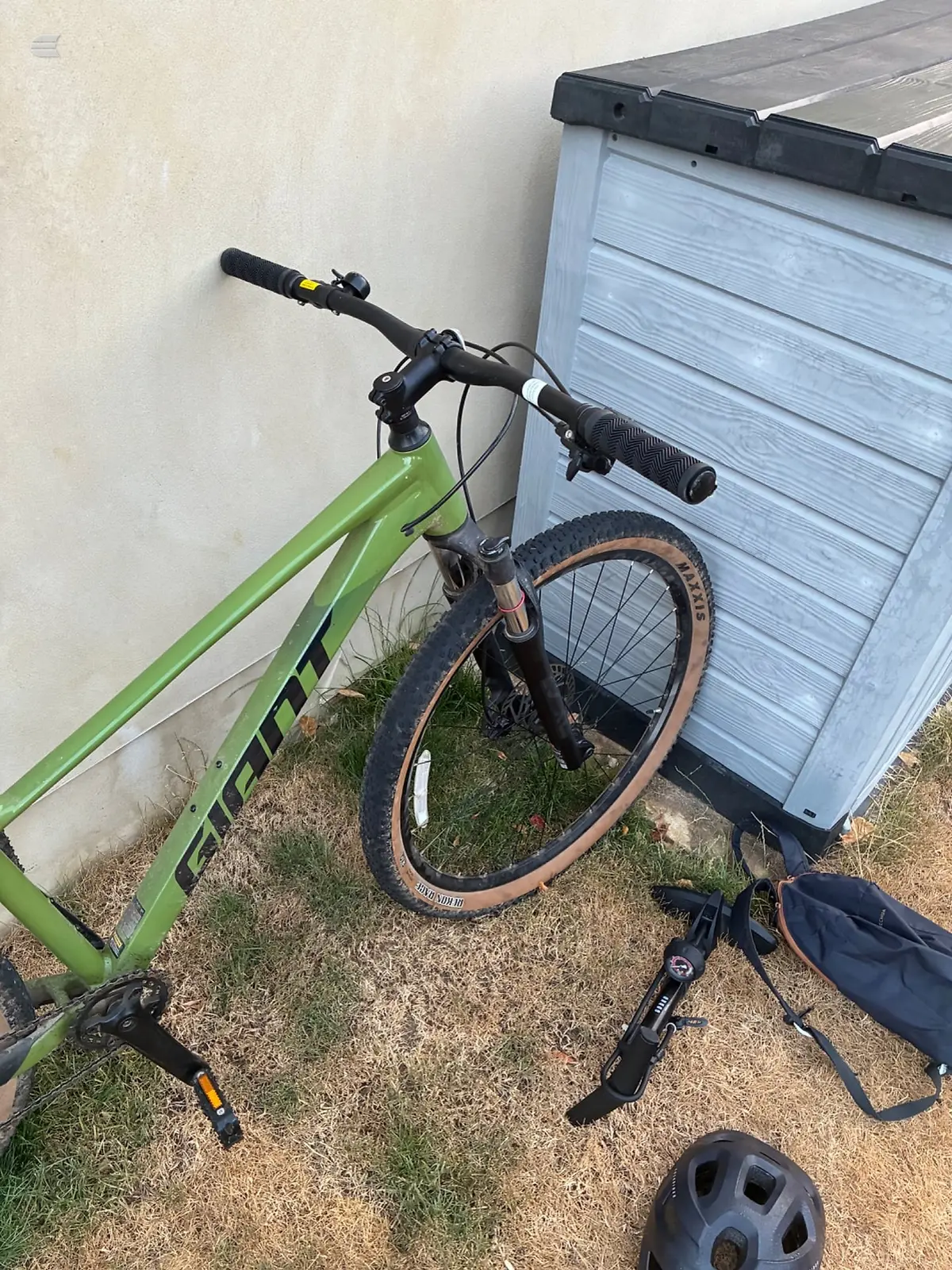 Used 2025 Giant Talon 2 Mountain Bike, photo 2 of 3