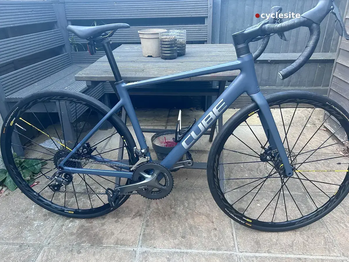 Used 2025 Cube Attain Pro Road Bike