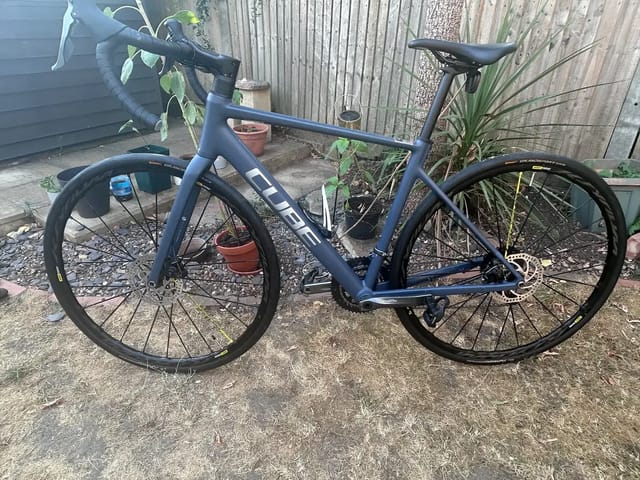 2025 Cube Attain Pro - Carbon, photo 2 of 14