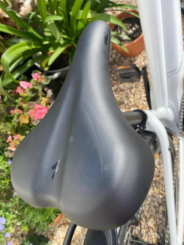 Used 2021 Specialized Turbo Como 30 700c Low Entry Hybrid Bike, photo 2 of 15