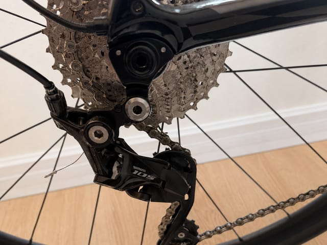 Giant Defy Advanced 2 Carbon Road Bike, M/L, Shimano 105 Disc, photo 3 of 5