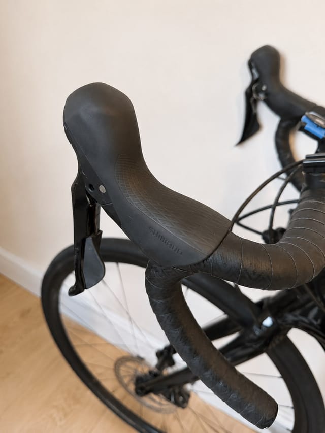 Giant Defy Advanced 2 Carbon Road Bike, M/L, Shimano 105 Disc, photo 4 of 5