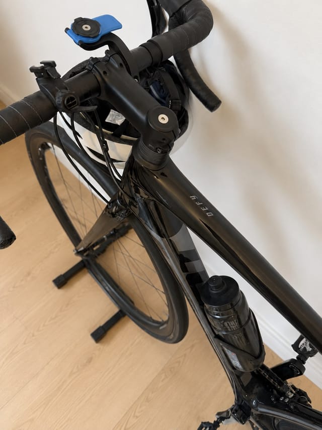 Giant Defy Advanced 2 Carbon Road Bike, M/L, Shimano 105 Disc, photo 2 of 5