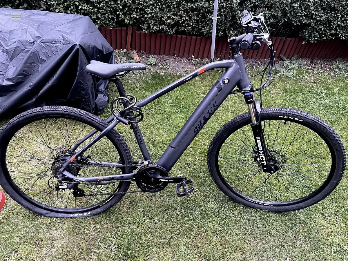 Used 2024 Shark Traverse Mountain Bike