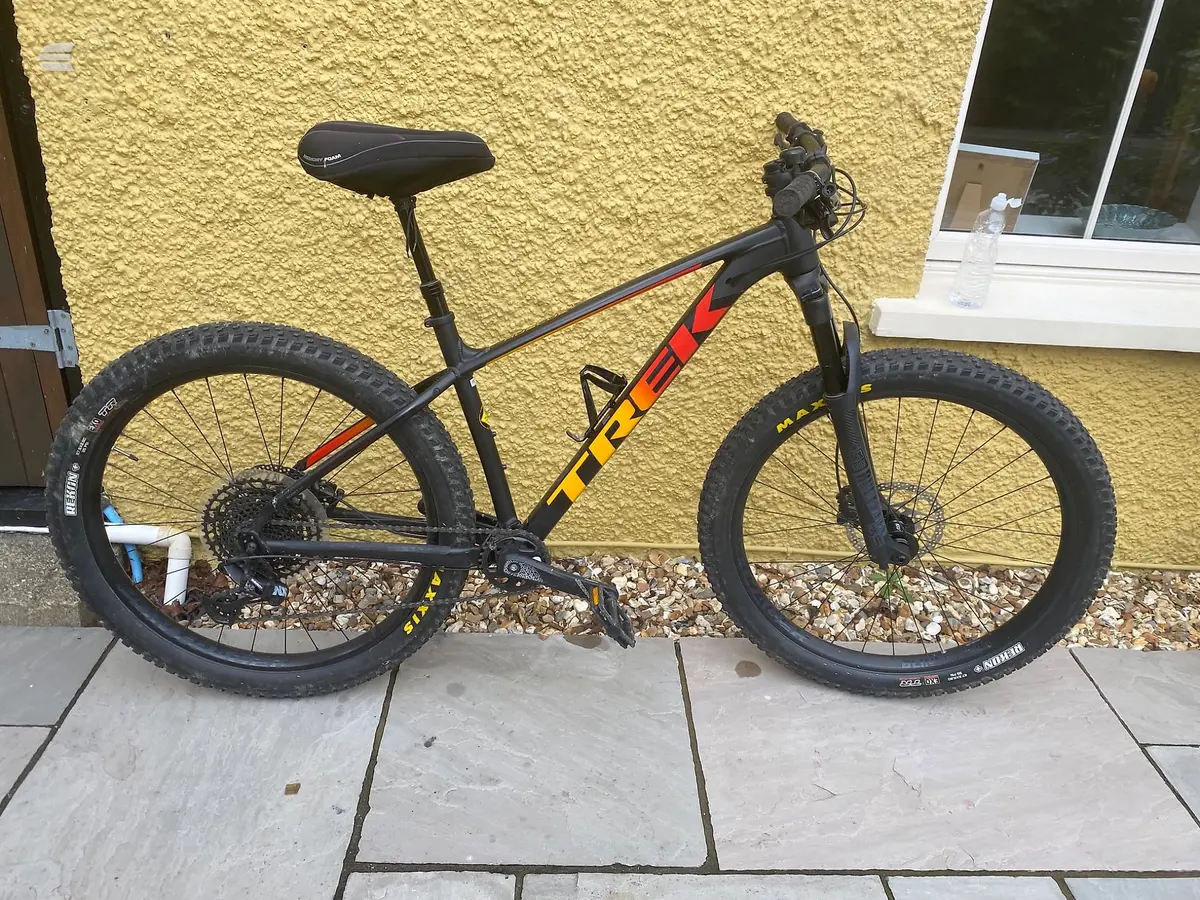 Used 2020 Trek Roscoe 8 Mountain Bike