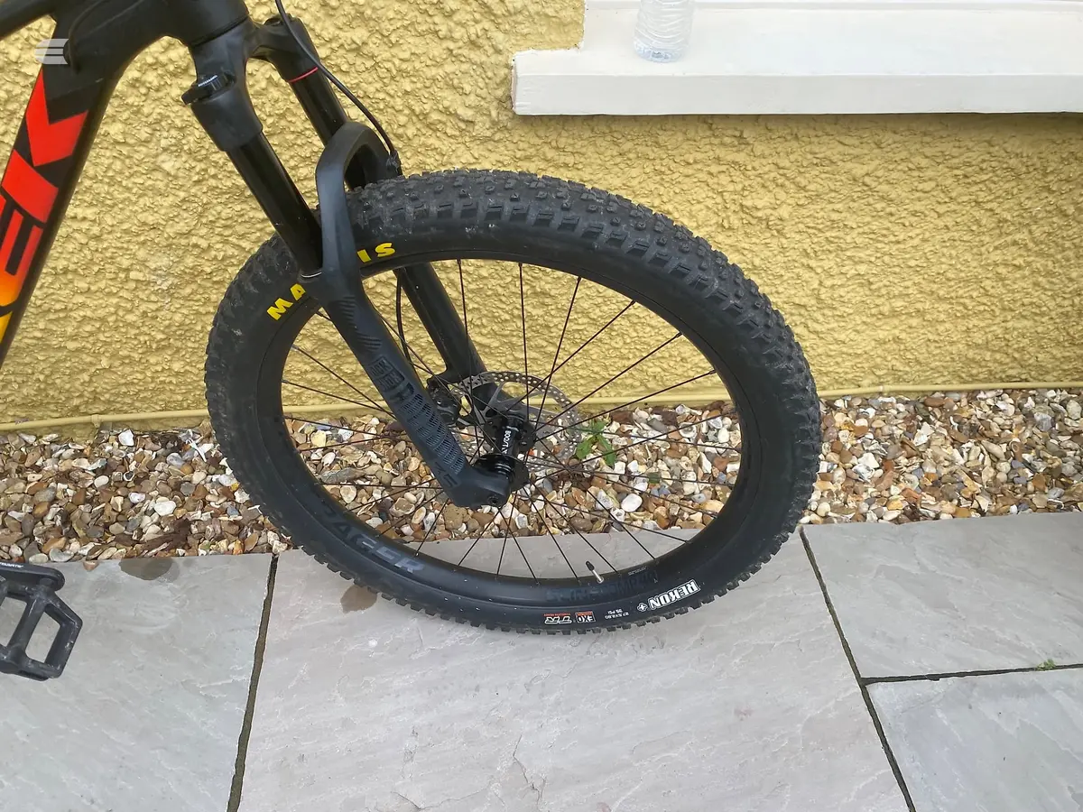 Used 2020 Trek Roscoe 8 Mountain Bike, photo 4 of 6
