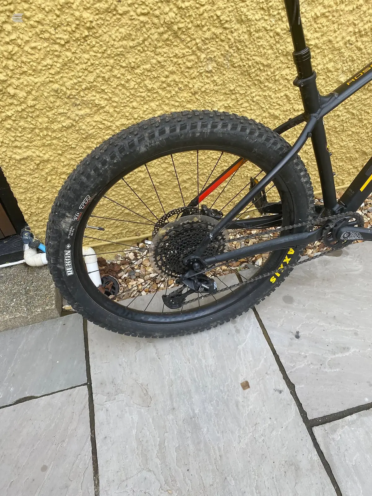 Used 2020 Trek Roscoe 8 Mountain Bike, photo 6 of 6